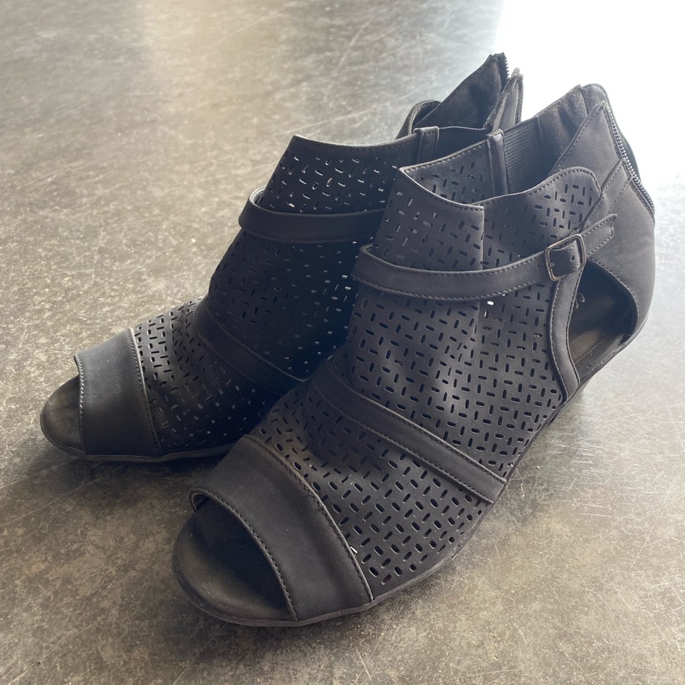 Black Easy Street heels